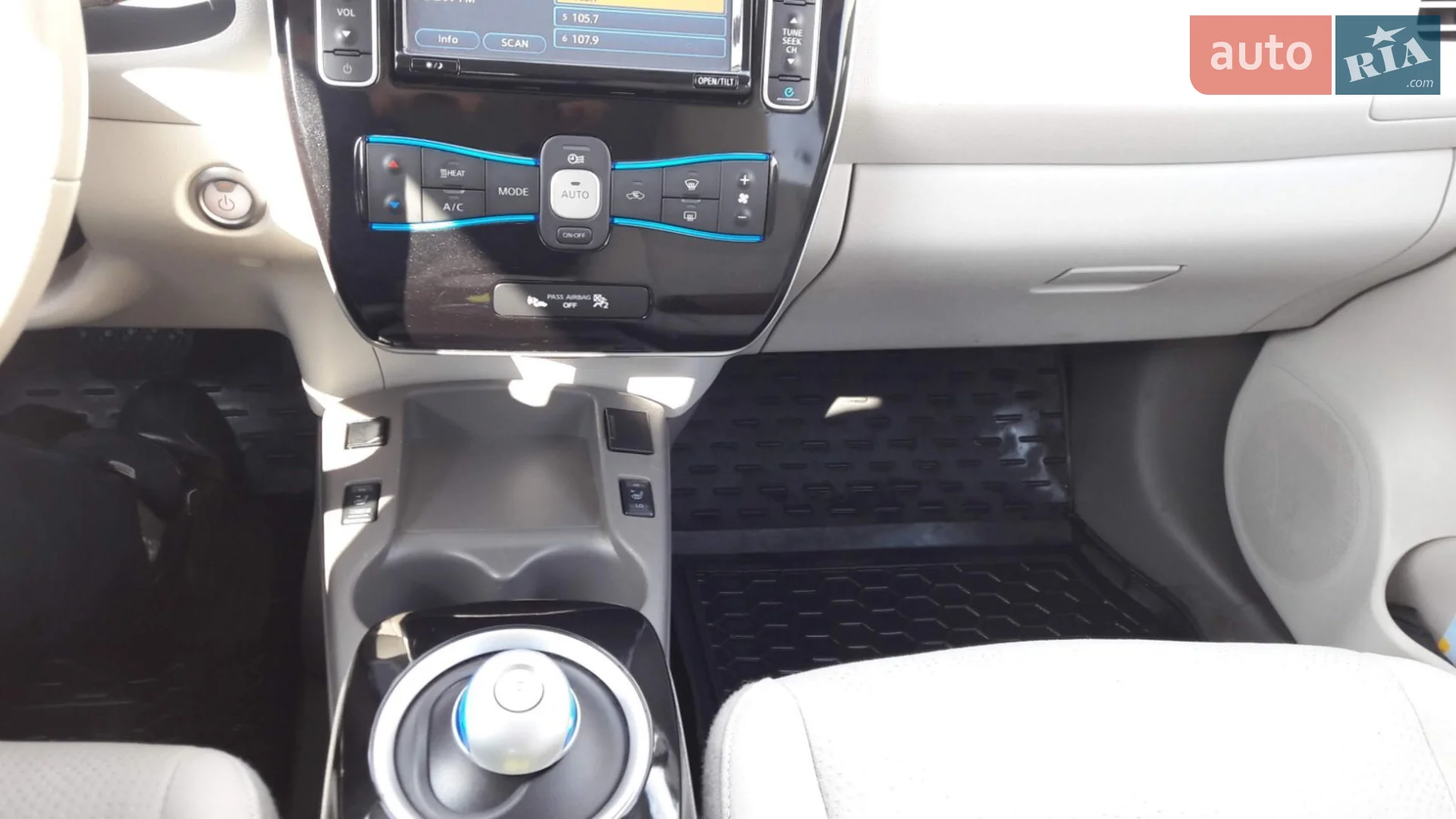 2014 Nissan Leaf - мініатюра 15