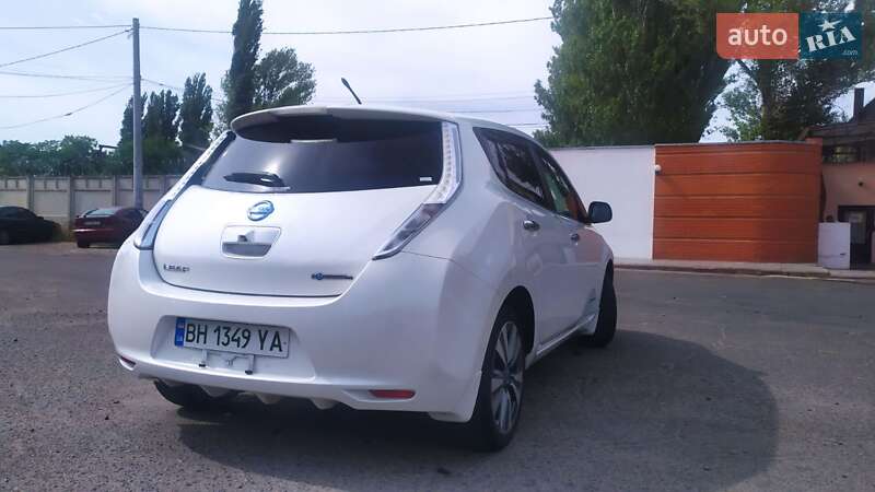 Хэтчбек Nissan Leaf 2012 в Одессе