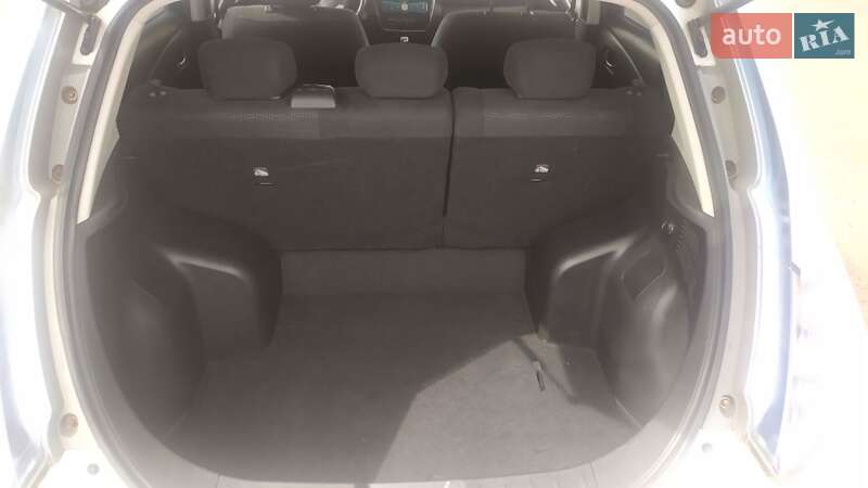 Хэтчбек Nissan Leaf 2012 в Одессе