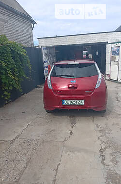 Хэтчбек Nissan Leaf 2014 в 