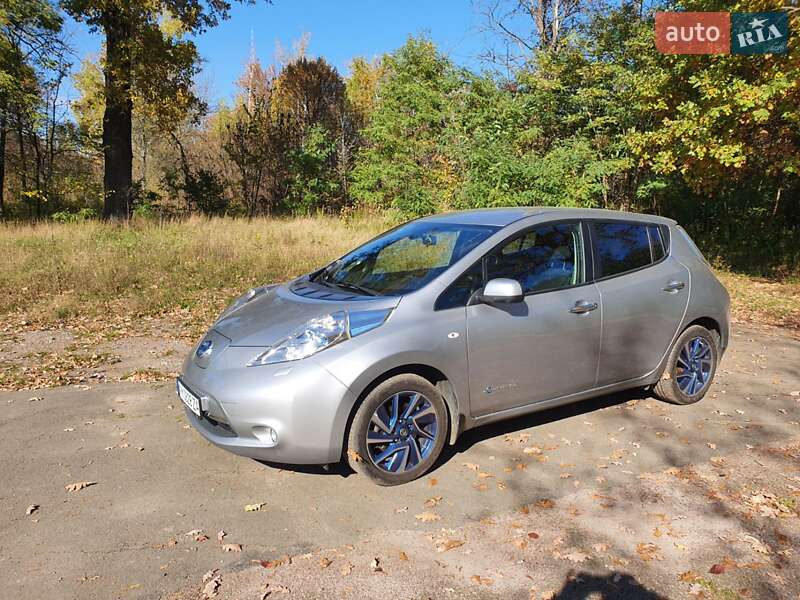 Хэтчбек Nissan Leaf 2016 в 