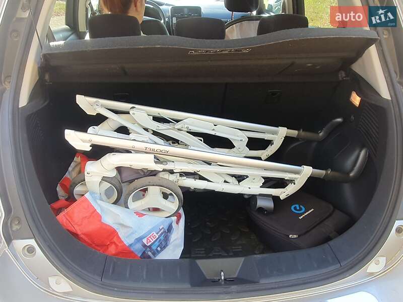 Хетчбек Nissan Leaf 2016 в Києві