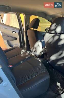 Хэтчбек Nissan Leaf 2013 в 