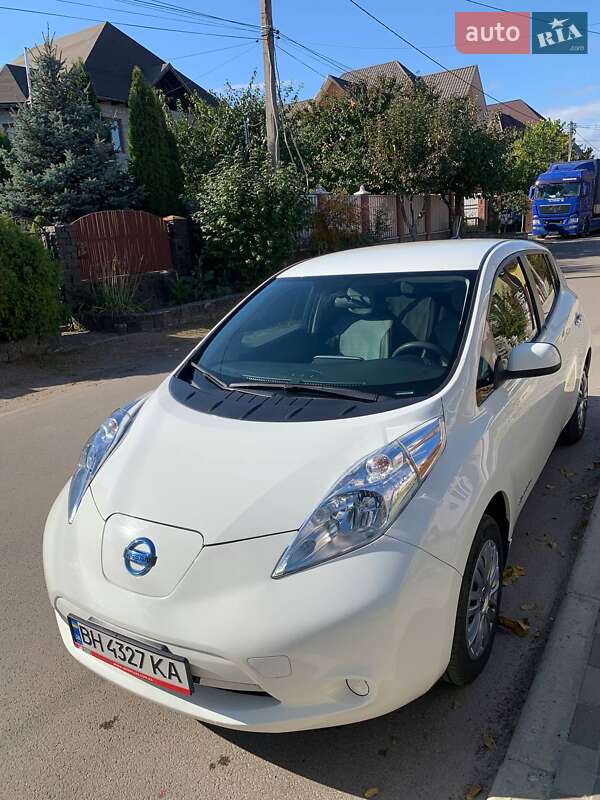 Хэтчбек Nissan Leaf 2017 в Киеве