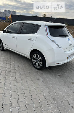 Хэтчбек Nissan Leaf 2013 в Боярке
