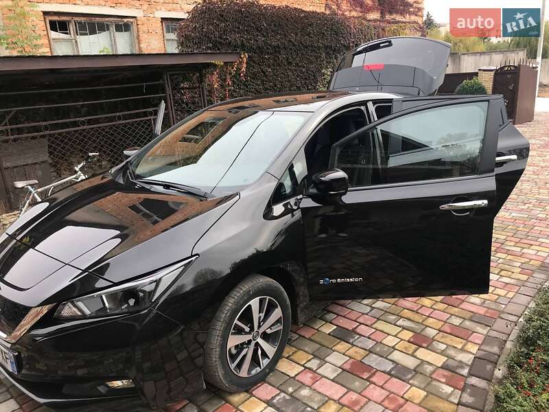 Хэтчбек Nissan Leaf 2019 в Млинове