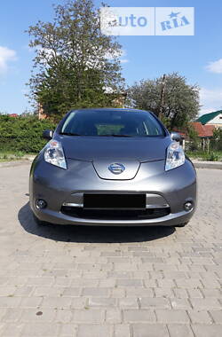 Хетчбек Nissan Leaf 2014 в 