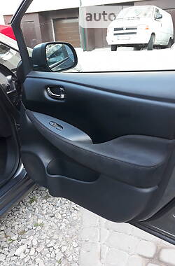 Хетчбек Nissan Leaf 2014 в 