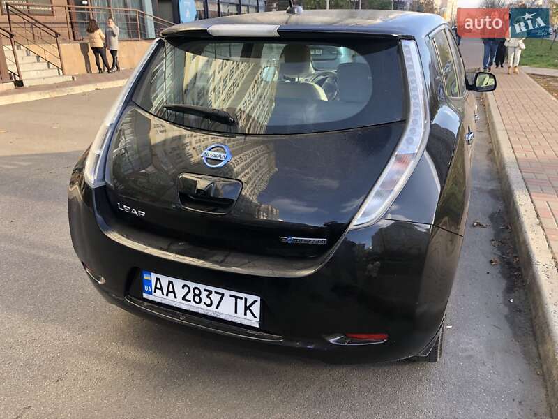 Хэтчбек Nissan Leaf 2015 в Киеве