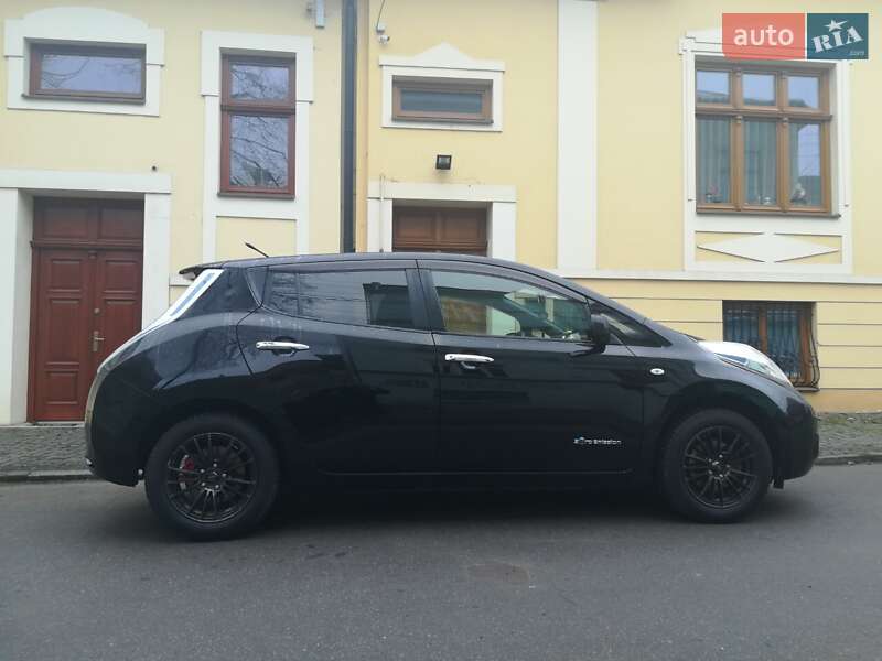 Хетчбек Nissan Leaf 2013 в Чернівцях