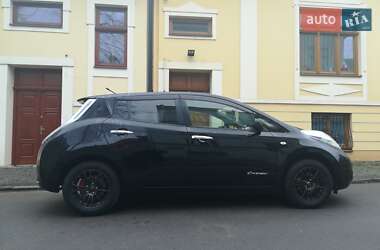 Хетчбек Nissan Leaf 2013 в Чернівцях