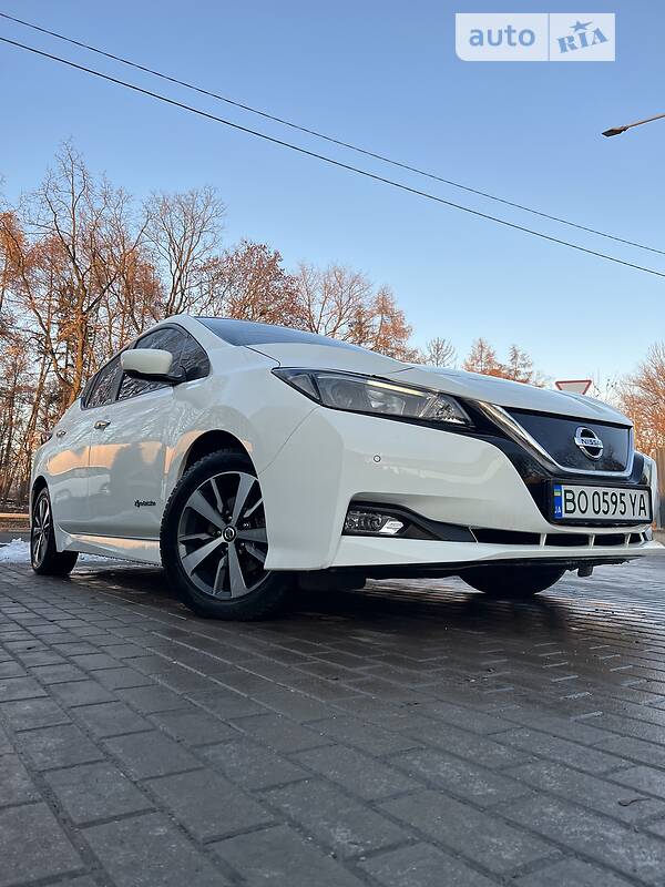 Хэтчбек Nissan Leaf 2018 в Тернополе