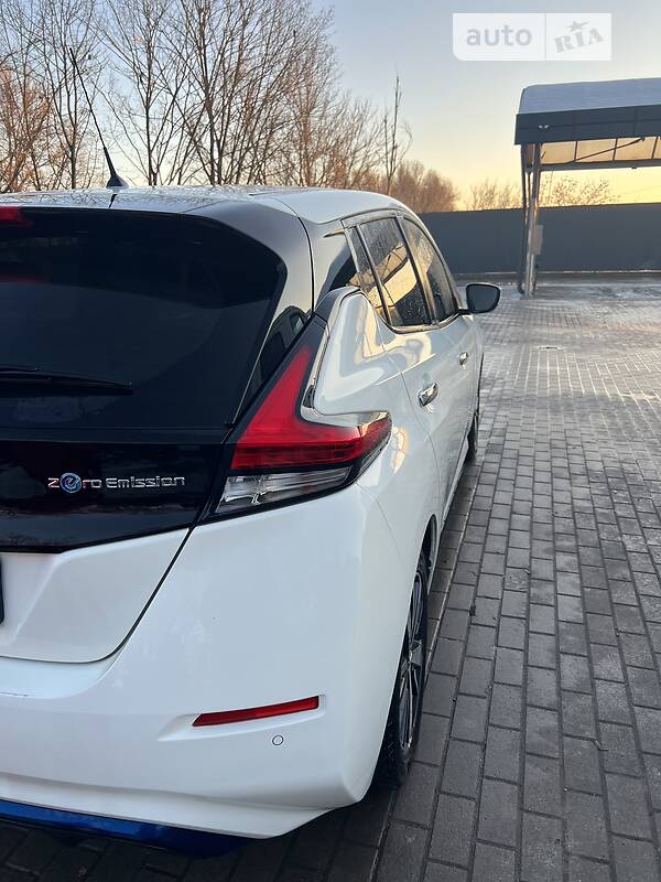 Хэтчбек Nissan Leaf 2018 в Тернополе