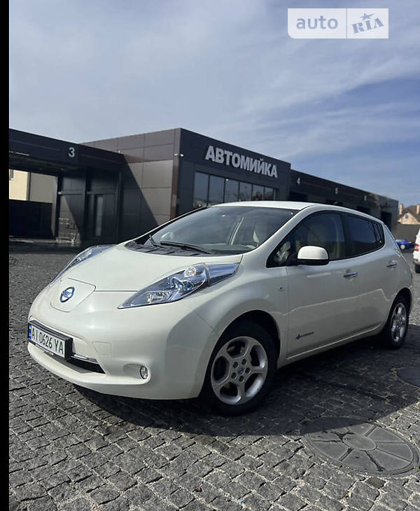 Хэтчбек Nissan Leaf 2012 в Киеве