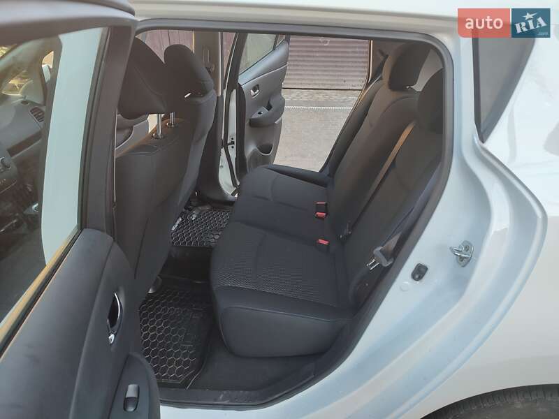 Хетчбек Nissan Leaf 2015 в Чернівцях