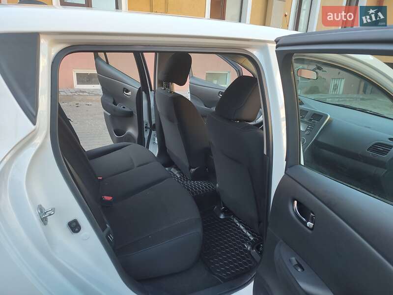 Хетчбек Nissan Leaf 2015 в Чернівцях