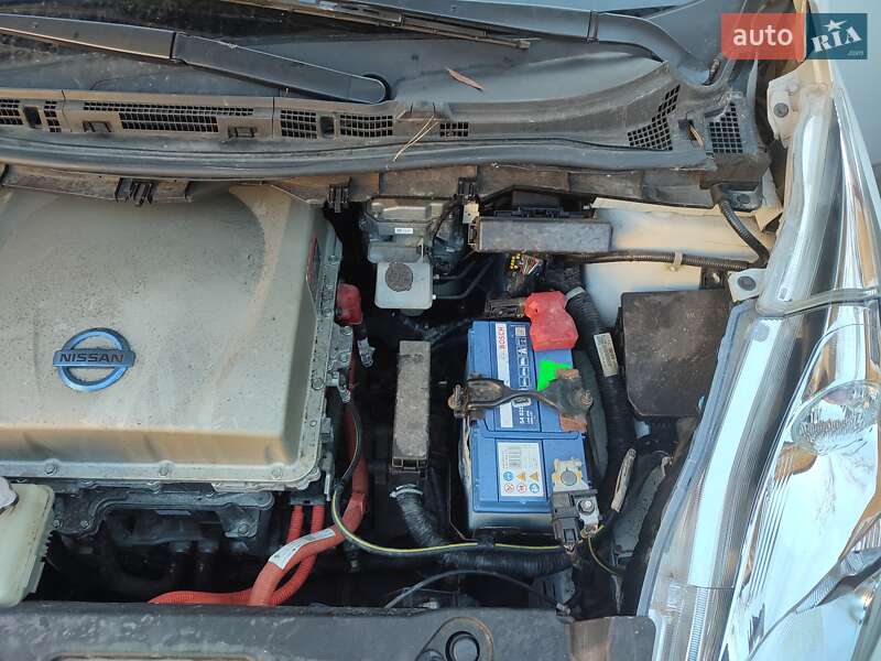 Хетчбек Nissan Leaf 2015 в Чернівцях