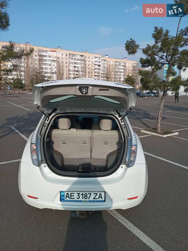 Хэтчбек Nissan Leaf 2013 в Николаеве