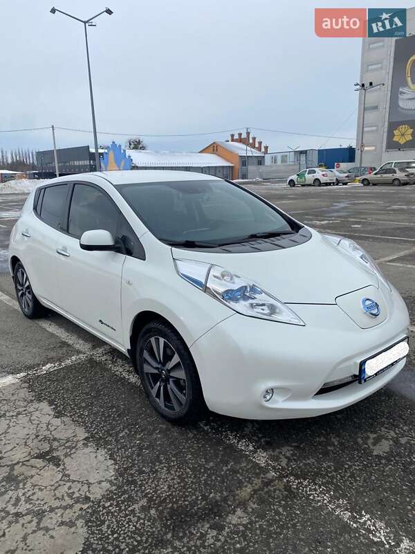 Хэтчбек Nissan Leaf 2016 в Черновцах