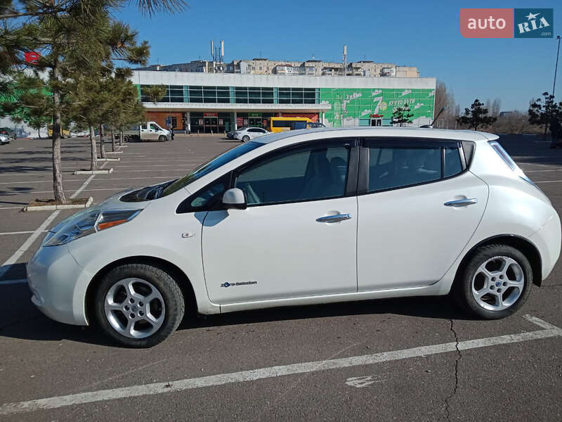 Хэтчбек Nissan Leaf 2013 в Николаеве