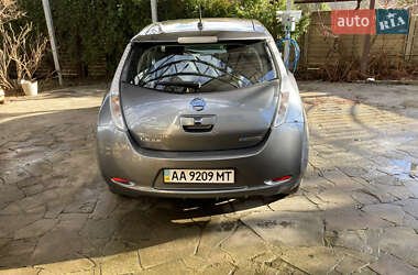 Хэтчбек Nissan Leaf 2015 в 