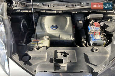 Хэтчбек Nissan Leaf 2015 в 