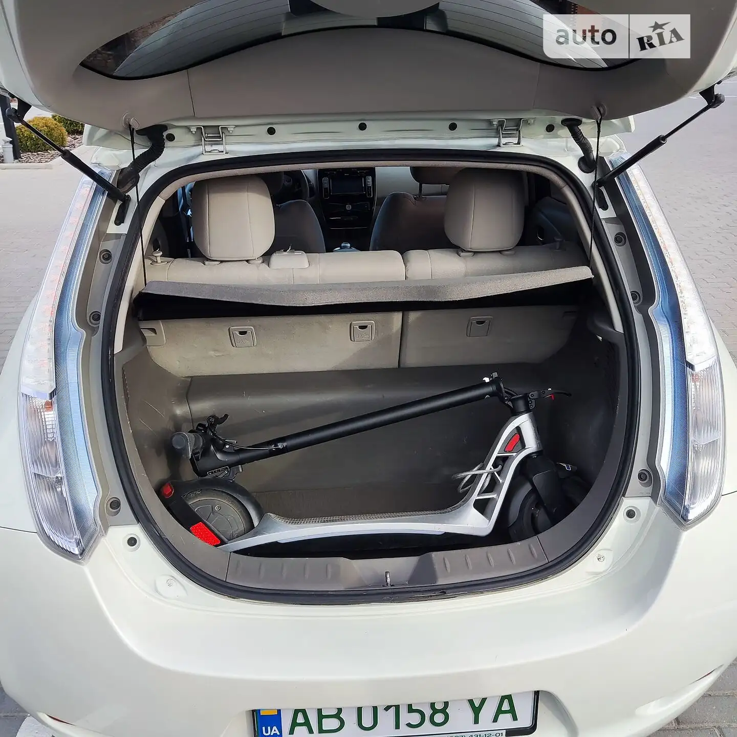 2011 Nissan Leaf - мініатюра 14