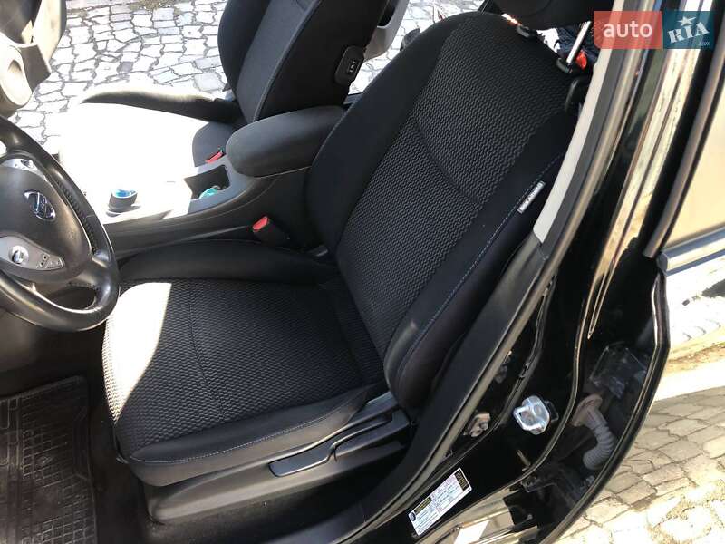 Хэтчбек Nissan Leaf 2014 в Львове