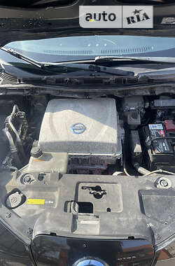 Хэтчбек Nissan Leaf 2014 в 