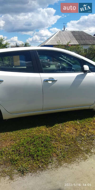 Хетчбек Nissan Leaf 2014 в Дніпрі