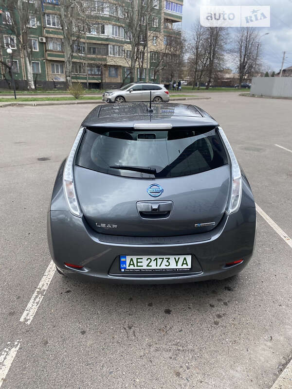 Хэтчбек Nissan Leaf 2017 в Кривом Роге