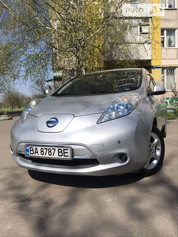 Хетчбек Nissan Leaf 2012 в Кропивницькому