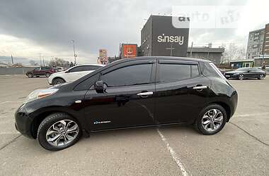 Хэтчбек Nissan Leaf 2013 в 