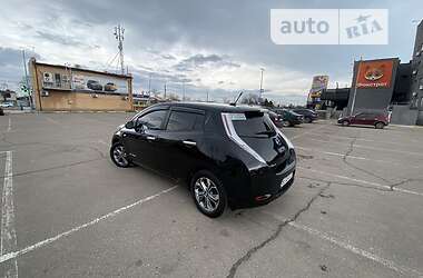 Хэтчбек Nissan Leaf 2013 в 