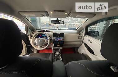 Хэтчбек Nissan Leaf 2013 в 
