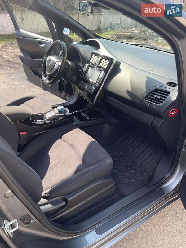 Хэтчбек Nissan Leaf 2013 в Днепре