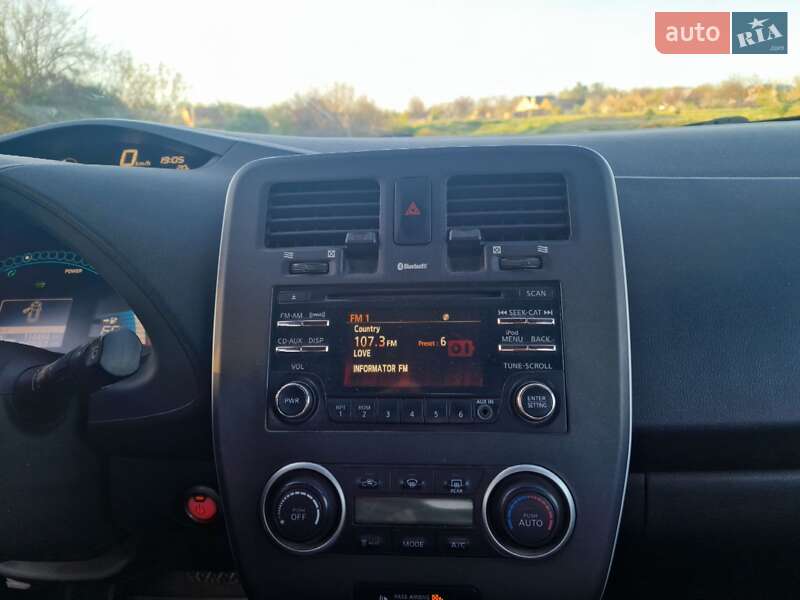 Хетчбек Nissan Leaf 2015 в Дніпрі