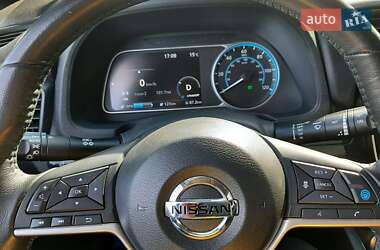 Хэтчбек Nissan Leaf 2017 в 