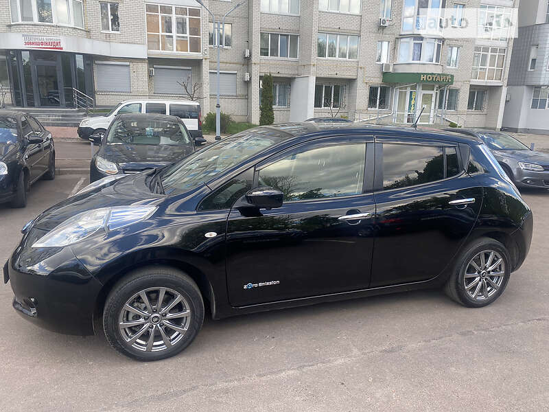 Хэтчбек Nissan Leaf 2016 в Житомире