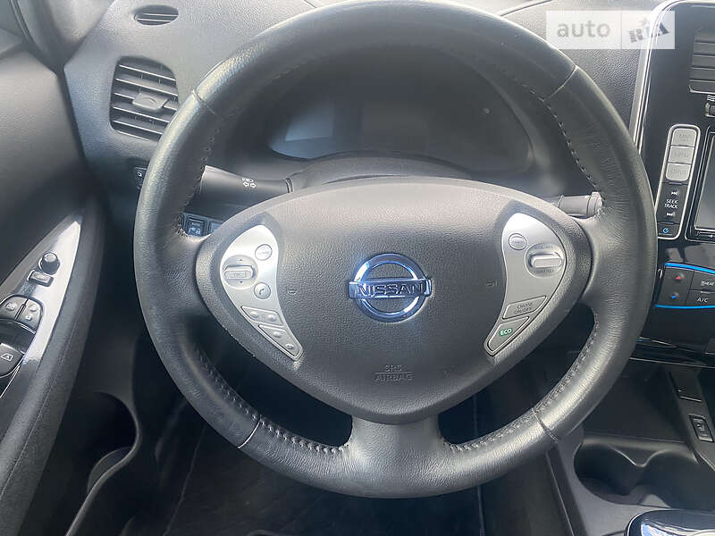 Хэтчбек Nissan Leaf 2016 в Житомире