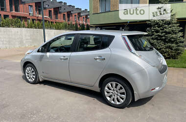 Хэтчбек Nissan Leaf 2013 в 