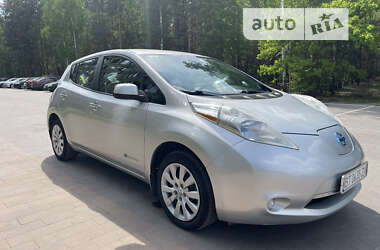 Хэтчбек Nissan Leaf 2013 в 
