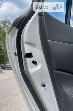 Хэтчбек Nissan Leaf 2013 в 