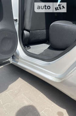 Хэтчбек Nissan Leaf 2013 в 