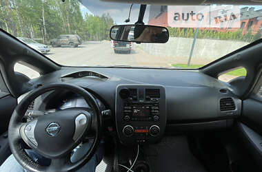Хэтчбек Nissan Leaf 2013 в 