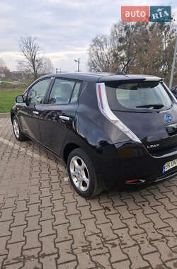 Хэтчбек Nissan Leaf 2012 в 