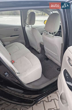 Хэтчбек Nissan Leaf 2012 в 