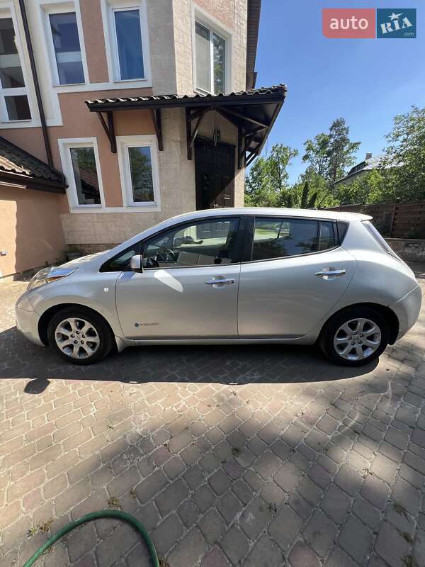 Хетчбек Nissan Leaf 2015 в Ірпені фото 3 Хетчбек Nissan Leaf 2015 в Ірпені