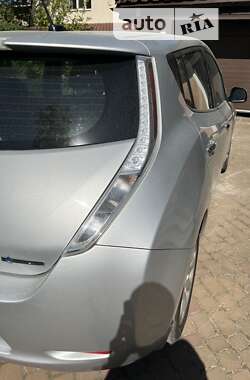 Хэтчбек Nissan Leaf 2015 в Ирпене