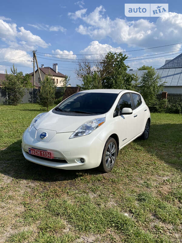 Хэтчбек Nissan Leaf 2013 в Буске
